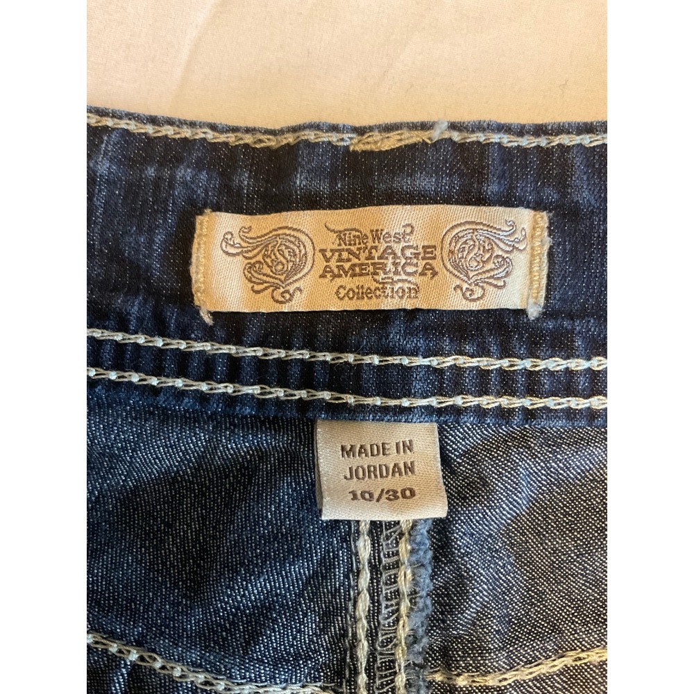 Dark Wash Denim Capri Jeans with Contrast Stitching and Embroidered Back Pockets - Picture 9 of 11